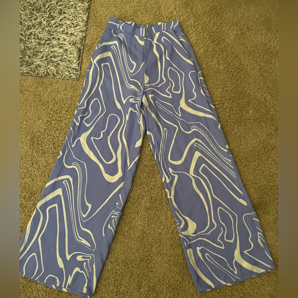 LE LIS Blue and Cream Abstract Patterned Wide-Leg Pants
